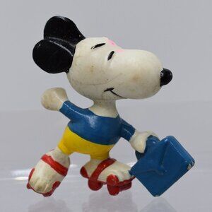 Vintage Peanuts Snoopy Roollerblading to Work Businessman Mini PVC Miniature